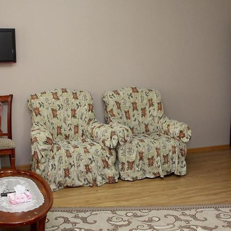 Golden Apricot Bed & Breakfast Gyumri ภายนอก รูปภาพ