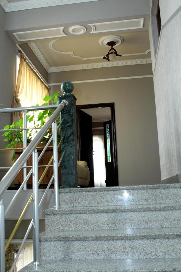 Golden Apricot Bed & Breakfast Gyumri ภายนอก รูปภาพ