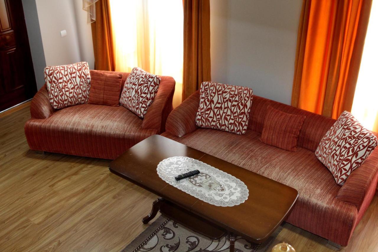Golden Apricot Bed & Breakfast Gyumri ภายนอก รูปภาพ