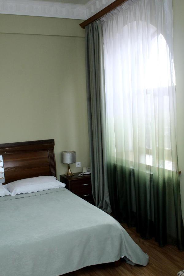 Golden Apricot Bed & Breakfast Gyumri ภายนอก รูปภาพ