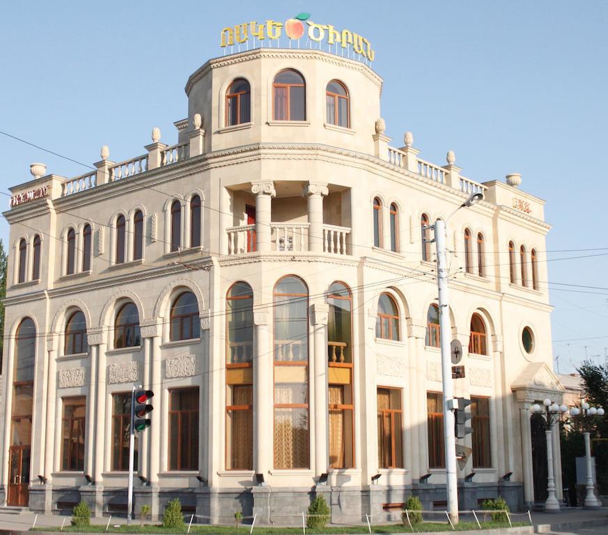 Golden Apricot Bed & Breakfast Gyumri ภายนอก รูปภาพ