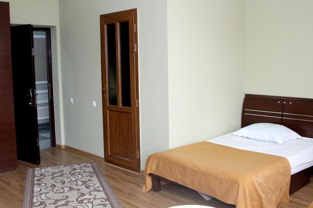 Golden Apricot Bed & Breakfast Gyumri ภายนอก รูปภาพ