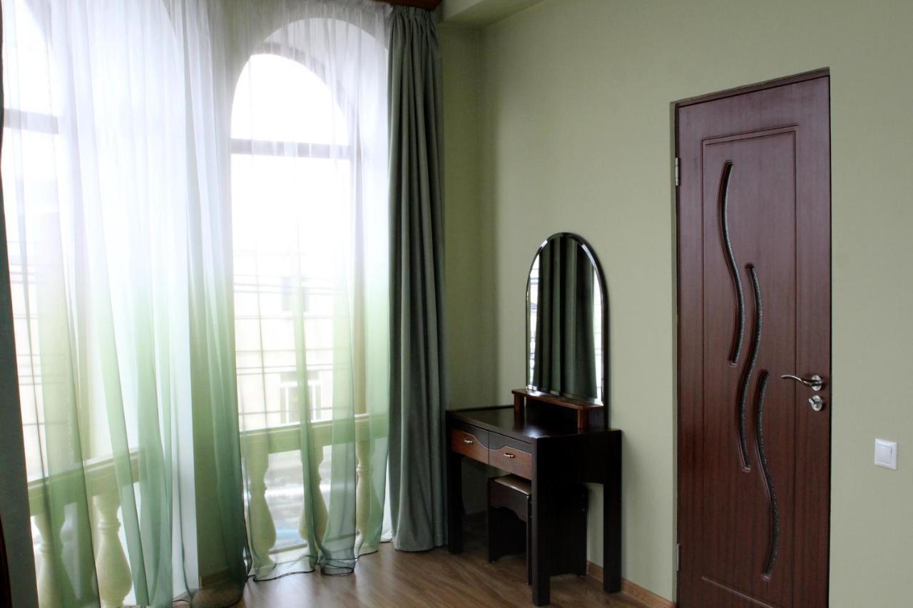 Golden Apricot Bed & Breakfast Gyumri ภายนอก รูปภาพ