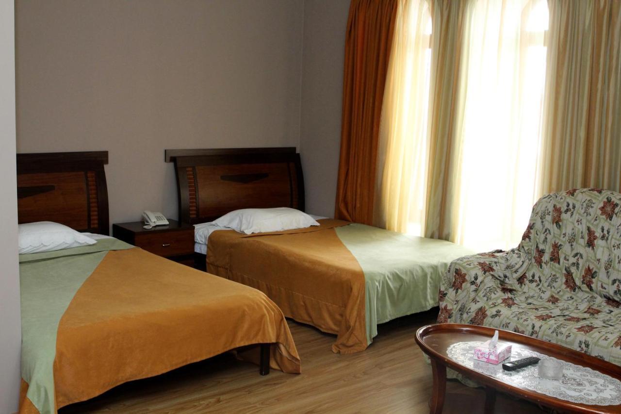 Golden Apricot Bed & Breakfast Gyumri ภายนอก รูปภาพ